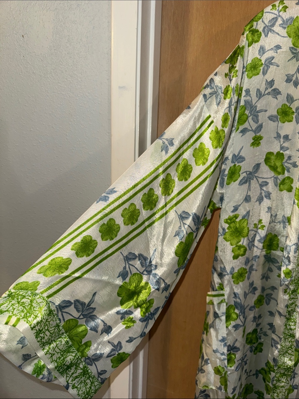 Lightweight Floral Kimono Robe Semi-Sheer Pockets Duster OSFM - Picture 3 of 5